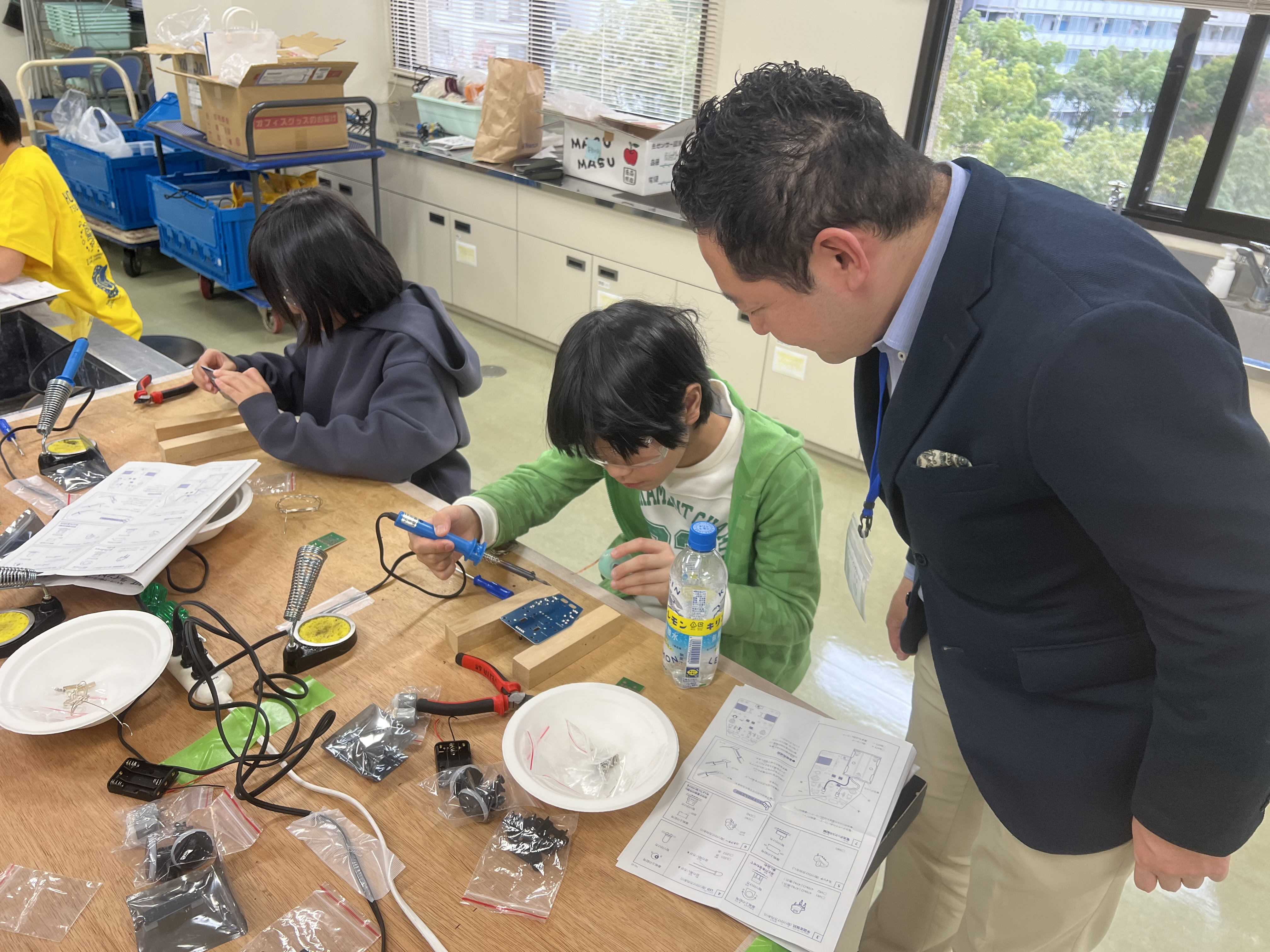 初等教育向け「ものづくり教室」を実施